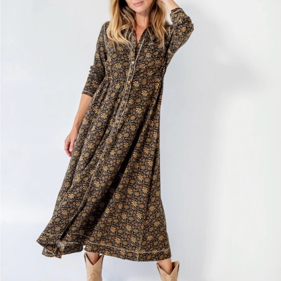 NATURAL LIFE Dresses & Skirts - NATURAL LIFE Christa Maxi Dress in Black Tan Daisies Print